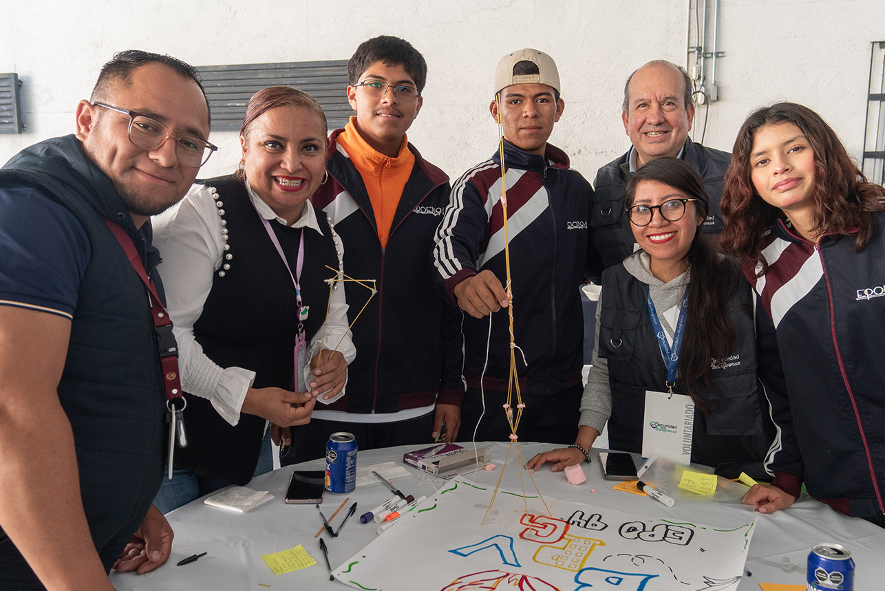 Primera piedra del hábitat educativo de Iztapalapa