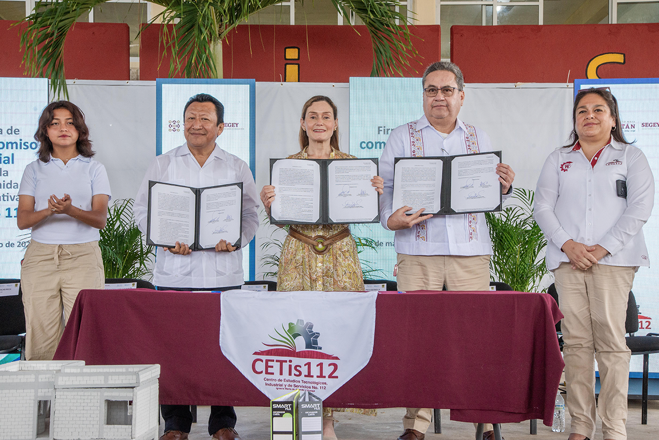 Primera piedra del hábitat educativo de Iztapalapa